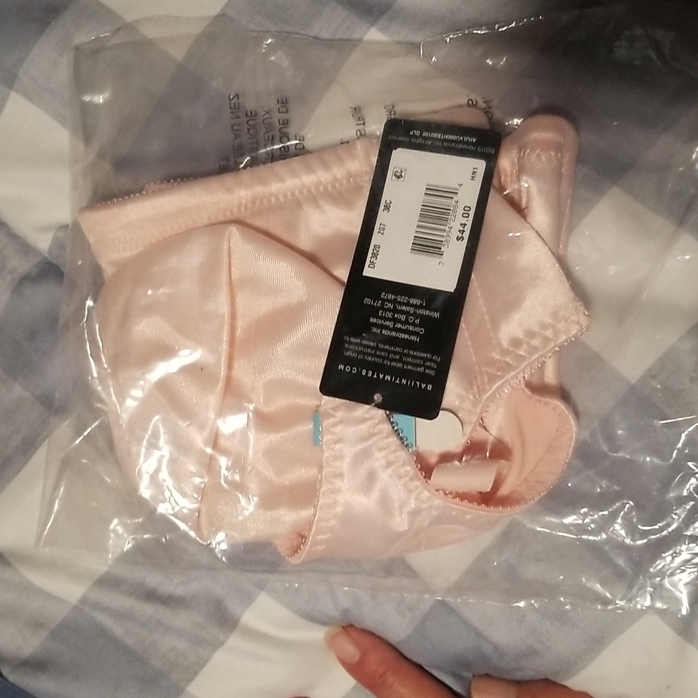 Bali Womens Bra 38C (un-padded) light pink Color